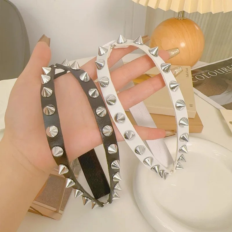 Garter Kaki Model Kerucut Dua  - Body Jewelry Goth ulasan dan harga