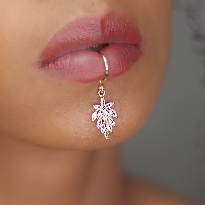 Anting Wanita Bentuk Bunga War - Body Jewelry Earrings ulasan dan harga